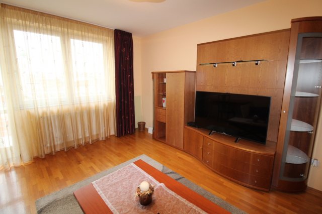 Kiadó téglalakás, albérlet, Pécsett, Mária utcában, 2 szobás
