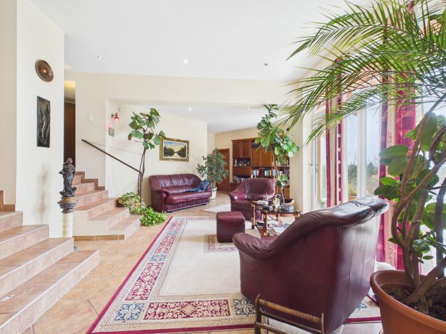 Eladó családi ház, Tahitótfalun 139.9 M Ft, 6 szobás