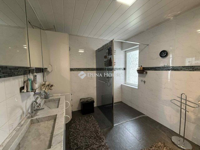 Eladó családi ház, Tiszanánán 72 M Ft, 5 szobás