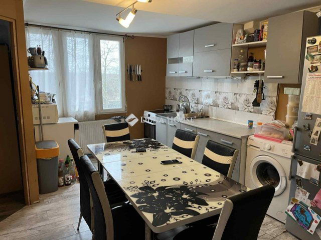 Eladó családi ház, Téten 26.9 M Ft, 3 szobás