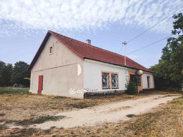 Eladó családi ház, Abában 33 M Ft, 4 szobás