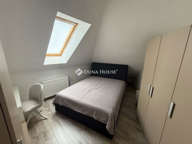 Kiadó téglalakás, albérlet, Pécsett 270 E Ft / hó, 3 szobás