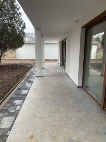 Eladó téglalakás, Pécsett 53.376 M Ft, 2 szobás