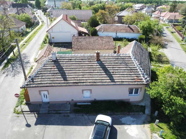 Eladó családi ház, Poroszlón 28.9 M Ft, 3 szobás