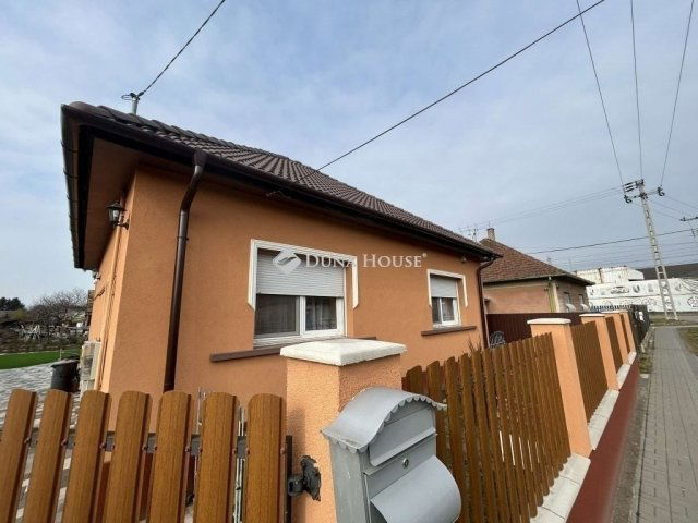 Eladó családi ház, Vecsésen 89.9 M Ft, 3 szobás