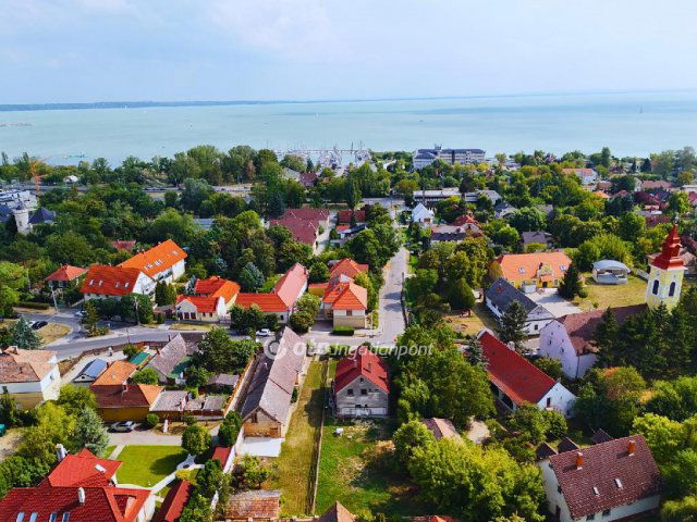 Eladó családi ház, Balatonkenesén 79 M Ft, 7 szobás