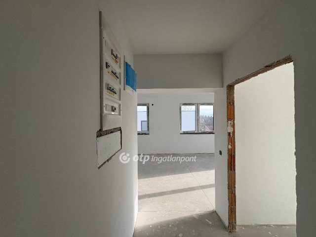 Eladó téglalakás, Balatonakarattyán 136.9 M Ft, 4 szobás