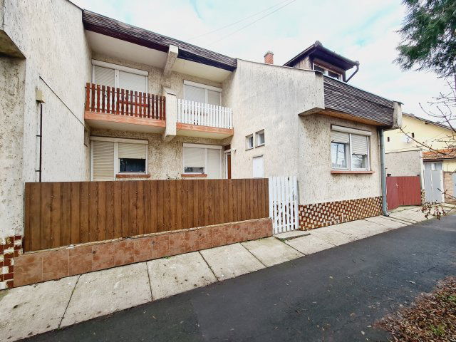 Eladó ikerház, Békéscsabán, Orosházi úton 49 M Ft, 4 szobás