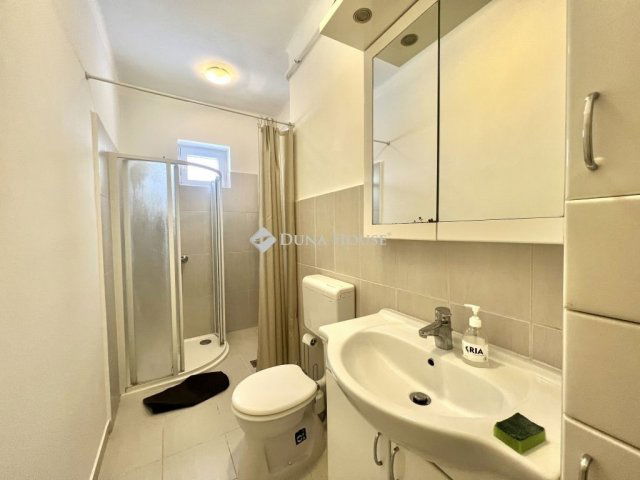 Eladó téglalakás, Veszprémben 54.9 M Ft, 2 szobás