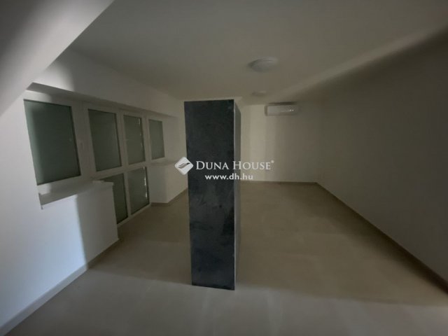Eladó családi ház, Pécsett 150 M Ft, 4 szobás