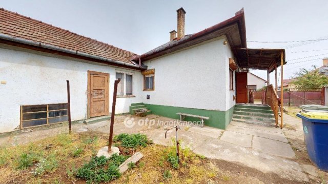 Eladó családi ház, Nyírbátorban 35.2 M Ft, 2+1 szobás