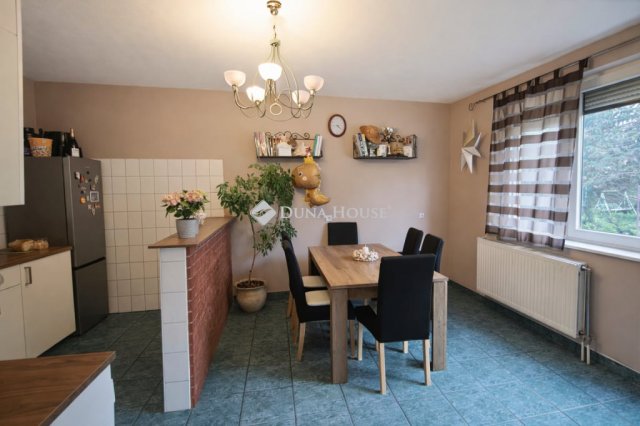 Eladó családi ház, Budapesten, III. kerületben 205 M Ft