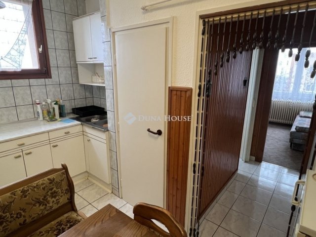 Eladó téglalakás, Dunaújvárosban 32.5 M Ft, 2 szobás
