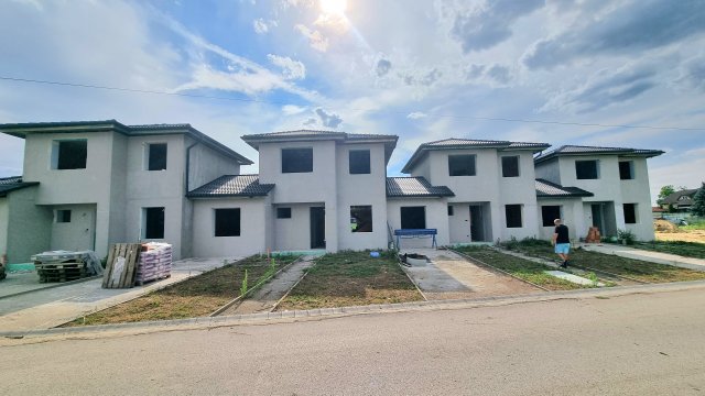 Eladó ikerház, Sényőn 72 M Ft, 4 szobás / költözzbe.hu