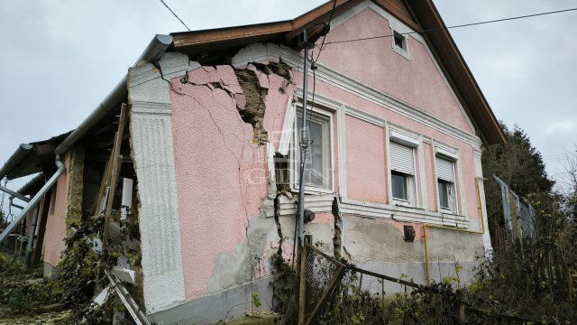 Eladó családi ház, Domonyban 12 M Ft, 2+2 szobás