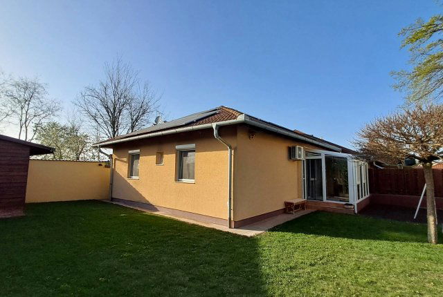 Eladó ikerház, Szigetszentmiklóson 99 M Ft, 4 szobás