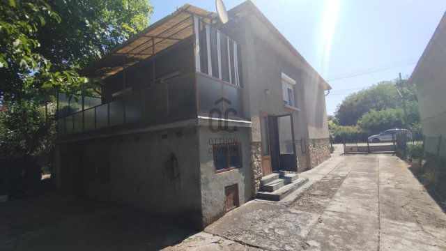 Eladó családi ház, Ajkán 38.3 M Ft, 5 szobás