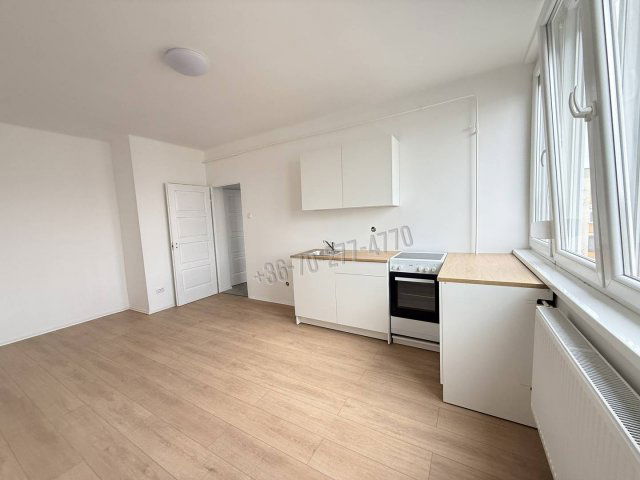 Eladó téglalakás, Oroszlányban 34.4 M Ft, 2+1 szobás