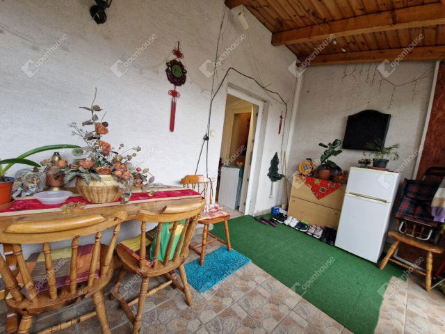 Eladó családi ház, Ászáron 64.9 M Ft, 5 szobás