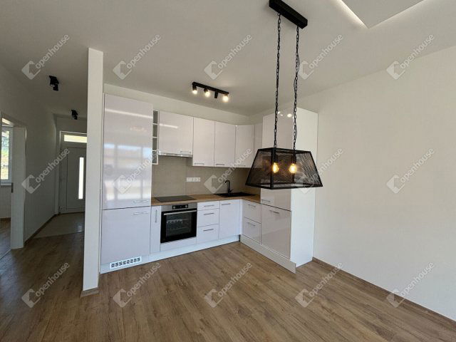 Kiadó téglalakás, albérlet, Győrújbaráton 290 E Ft / hó