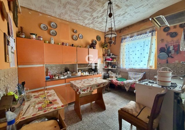 Eladó családi ház, Bakonyszentkirályon 35 M Ft, 2 szobás