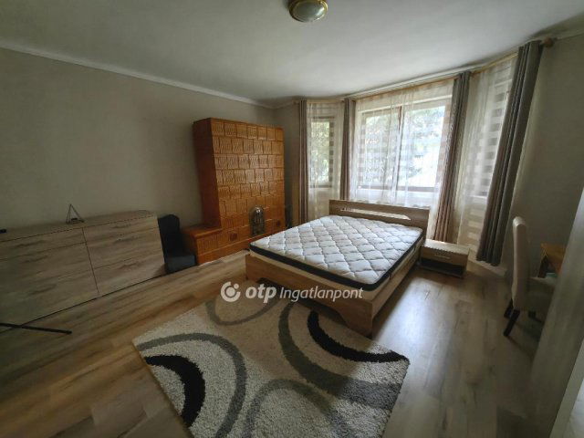 Eladó családi ház, Kunmadarason 29.99 M Ft, 5 szobás
