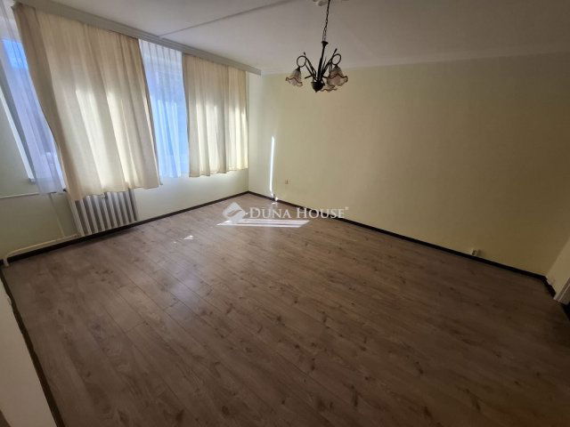 Kiadó panellakás, albérlet, Kiskunfélegyházán 100 E Ft / hó