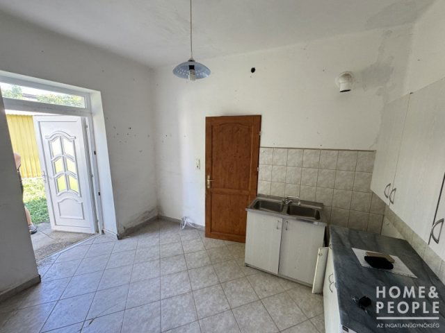 Eladó családi ház, Hódmezővásárhelyen 15.99 M Ft, 2 szobás