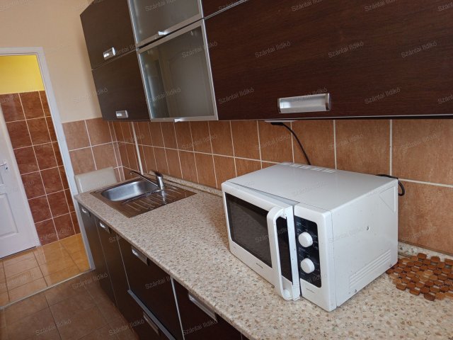 Eladó téglalakás, Szolnokon 26.9 M Ft, 1+1 szobás