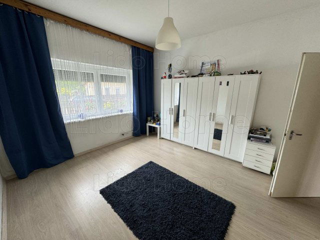 Eladó családi ház, Kőröshegyen 79.9 M Ft, 12 szobás