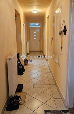 Eladó családi ház, Pécsett 65 M Ft, 3 szobás