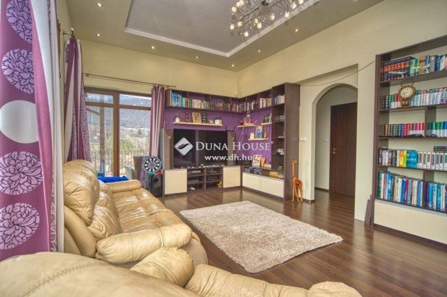 Eladó családi ház, Pilisszentkereszten 299 M Ft, 5 szobás