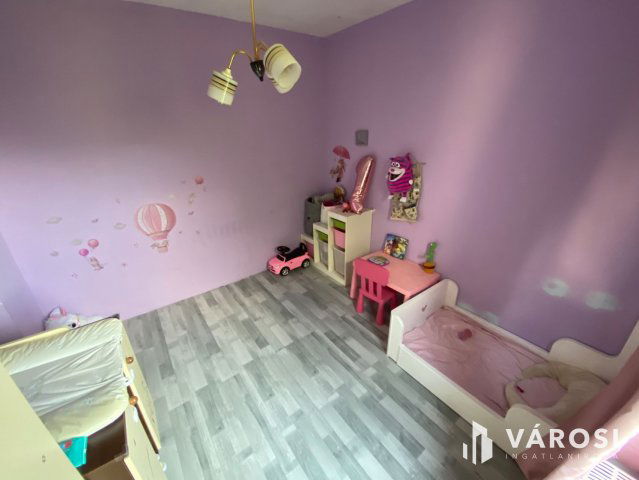 Eladó családi ház, Komáromban 44.9 M Ft, 3 szobás