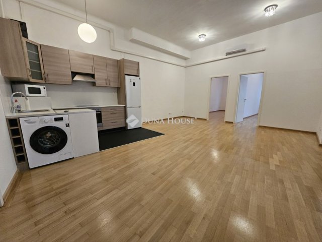 Kiadó téglalakás, albérlet, V. kerületben, Haris közben