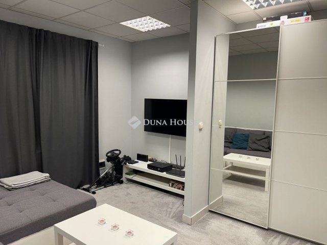 Eladó családi ház, Sárisápon 89.99 M Ft, 6 szobás