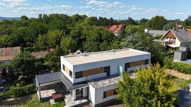 Eladó ikerház, Balatonszárszón 130 M Ft, 5 szobás