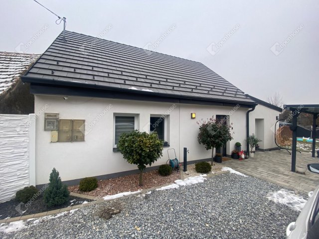 Eladó családi ház, Kapuváron 58.9 M Ft, 2 szobás