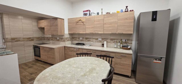 Eladó családi ház, Dunaújvárosban 69.9 M Ft, 3 szobás