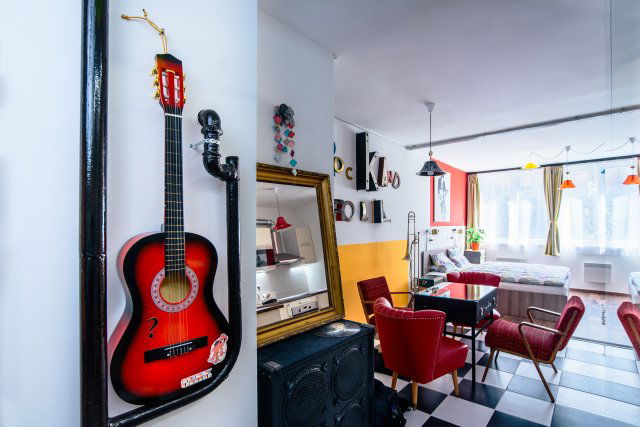 Kiadó téglalakás, albérlet, VI. kerületben, Nagymező utcában