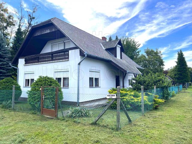 Eladó nyaraló, Balatonfenyvesen 59.99 M Ft, 2 szobás