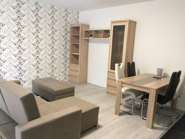 Kiadó téglalakás, albérlet, Pécsett, Szigeti úton, 2 szobás