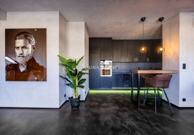 Eladó téglalakás, Budapesten, IX. kerületben 155 M Ft, 1 szobás