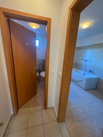 Kiadó téglalakás, albérlet, Pécsett 220 E Ft / hó, 3 szobás