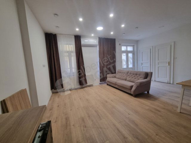 Kiadó téglalakás, albérlet, VIII. kerületben, Vajda Péter utcában