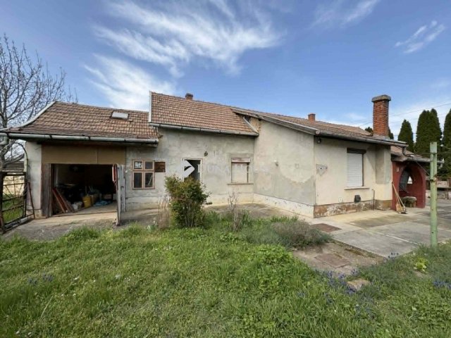 Eladó családi ház, Fegyverneken 16 M Ft, 2 szobás