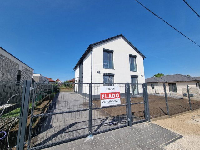 Eladó családi ház, Székesfehérvárott 139 M Ft, 6 szobás