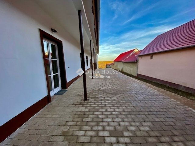 Eladó családi ház, Véménden 89.9 M Ft, 4 szobás