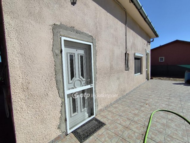 Eladó nyaraló, Kiskunlacházán 32 M Ft, 1 szobás