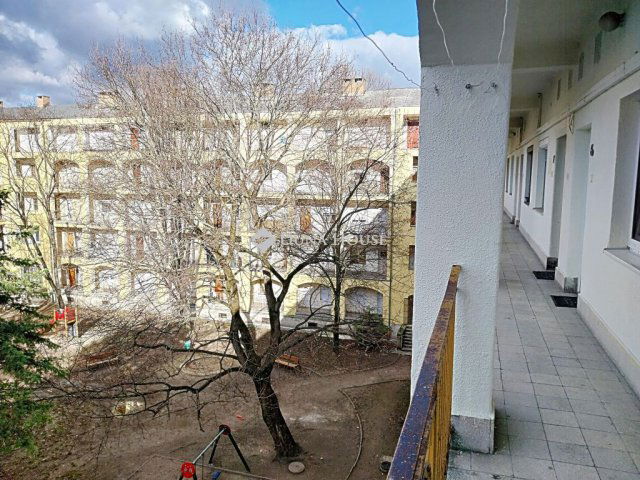 Eladó téglalakás, Tatabányán 31.4 M Ft, 1 szobás