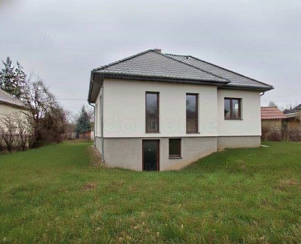 Eladó családi ház, Bakonyszentlászlón 78 M Ft, 2 szobás